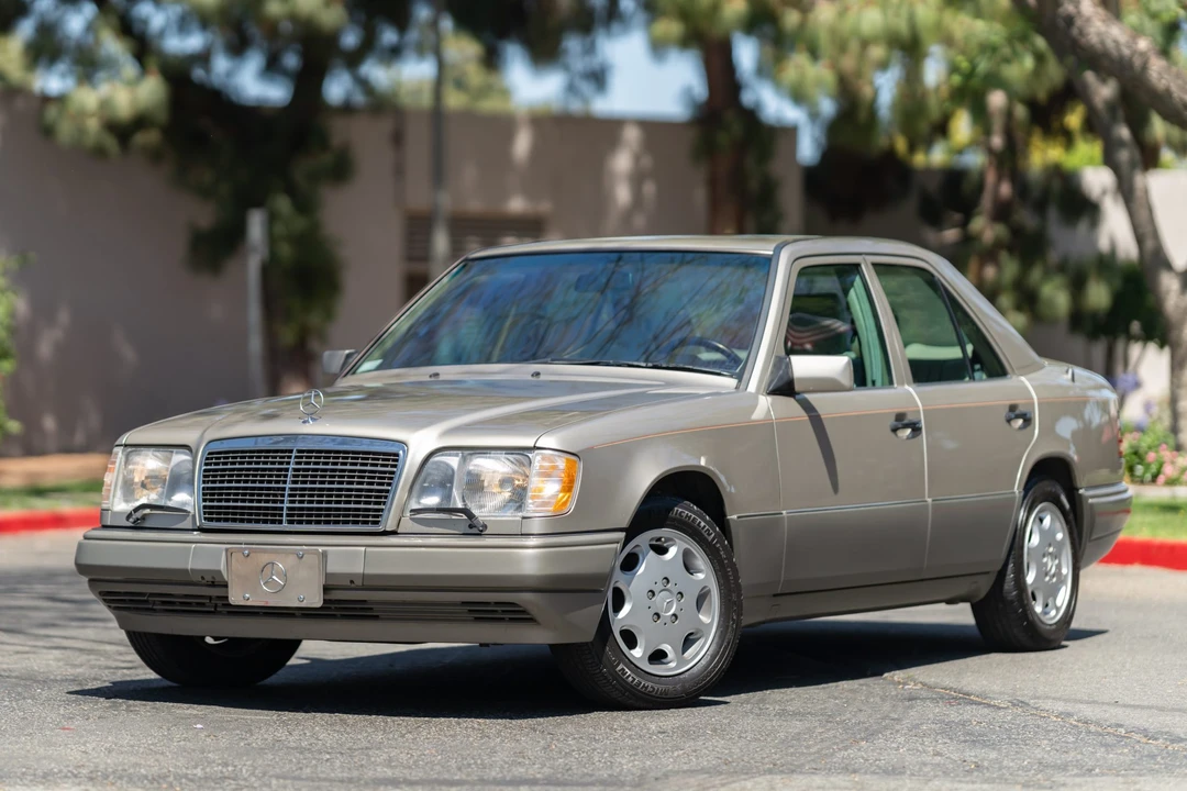 1995 Mercedes-Benz W124 E-Class - Image 2 of 31