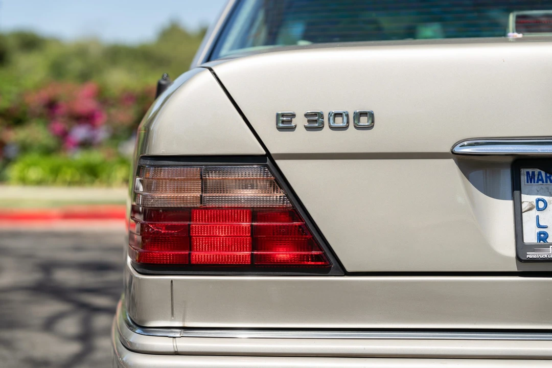 1995 Mercedes-Benz W124 E-Class - Image 18 of 31