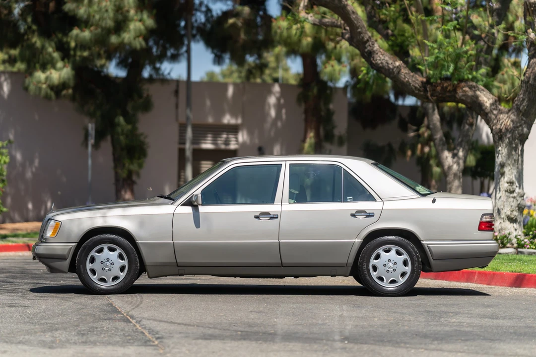 1995 Mercedes-Benz W124 E-Class - Image 9 of 31
