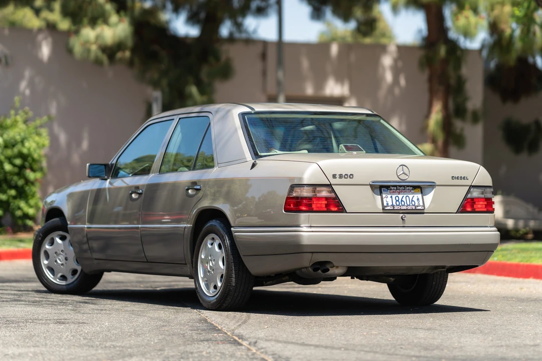 1995 Mercedes-Benz W124 E-Class - Image 8 of 31