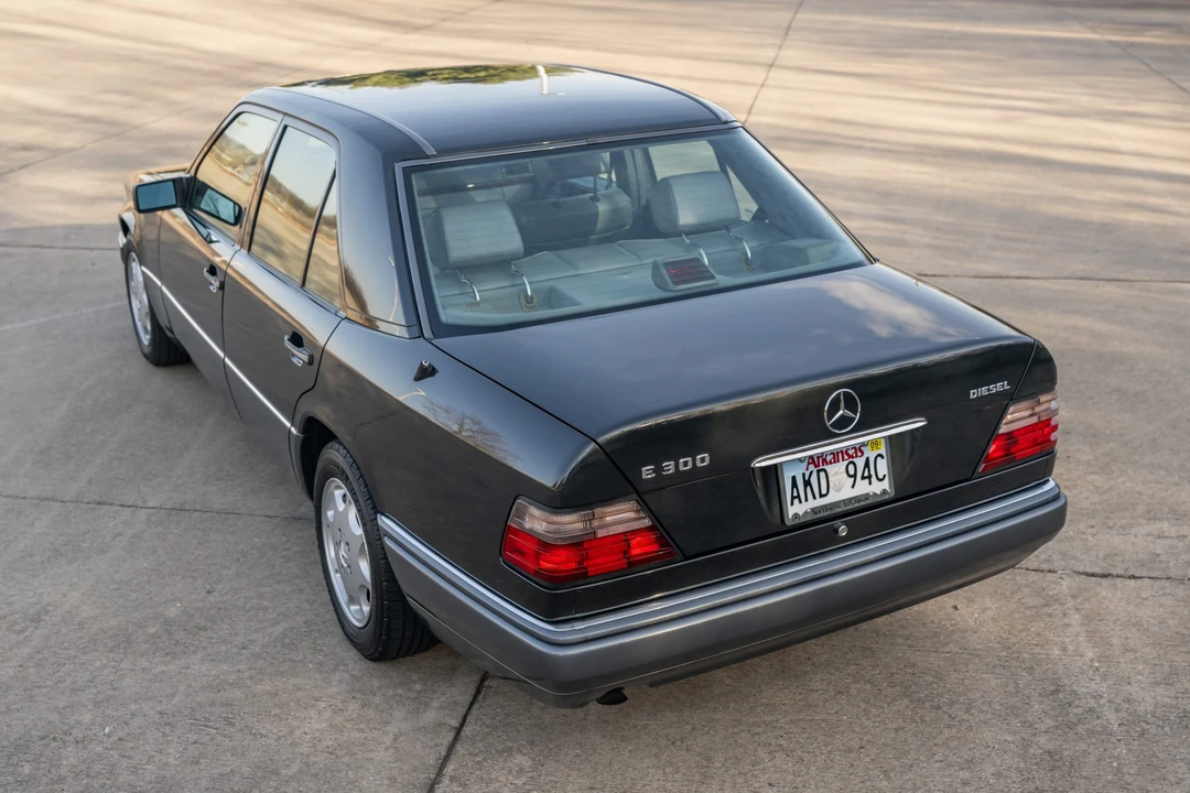 1995 Mercedes-Benz W124 E-Class - Image 12 of 31