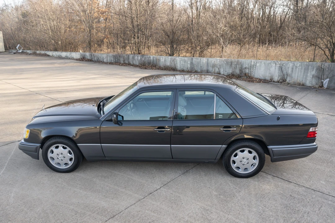 1995 Mercedes-Benz W124 E-Class - Image 10 of 31
