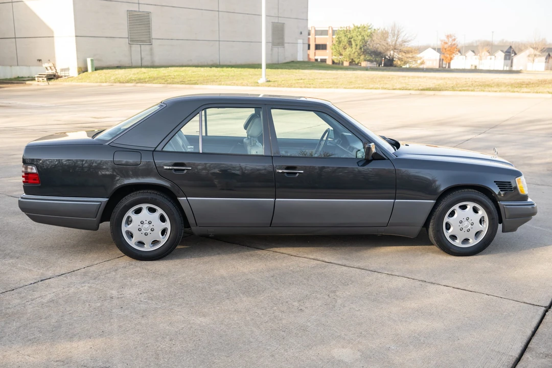 1995 Mercedes-Benz W124 E-Class - Image 17 of 31