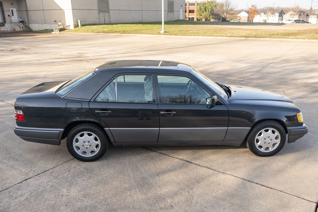 1995 Mercedes-Benz W124 E-Class - Image 18 of 31