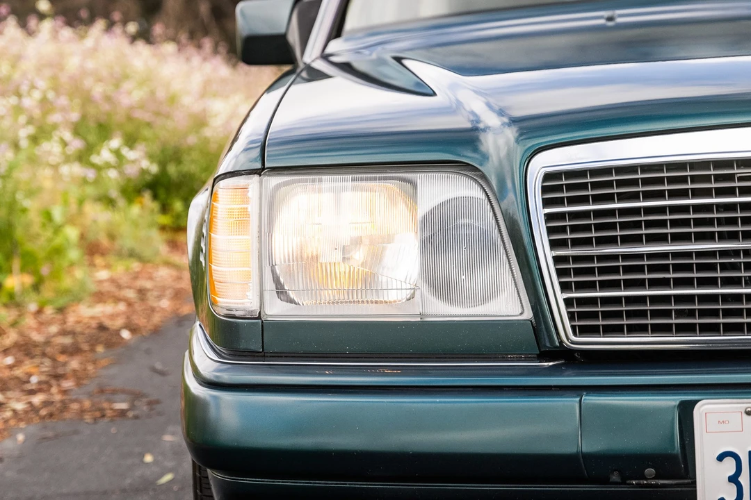 1995 Mercedes-Benz W124 E-Class - Image 12 of 31