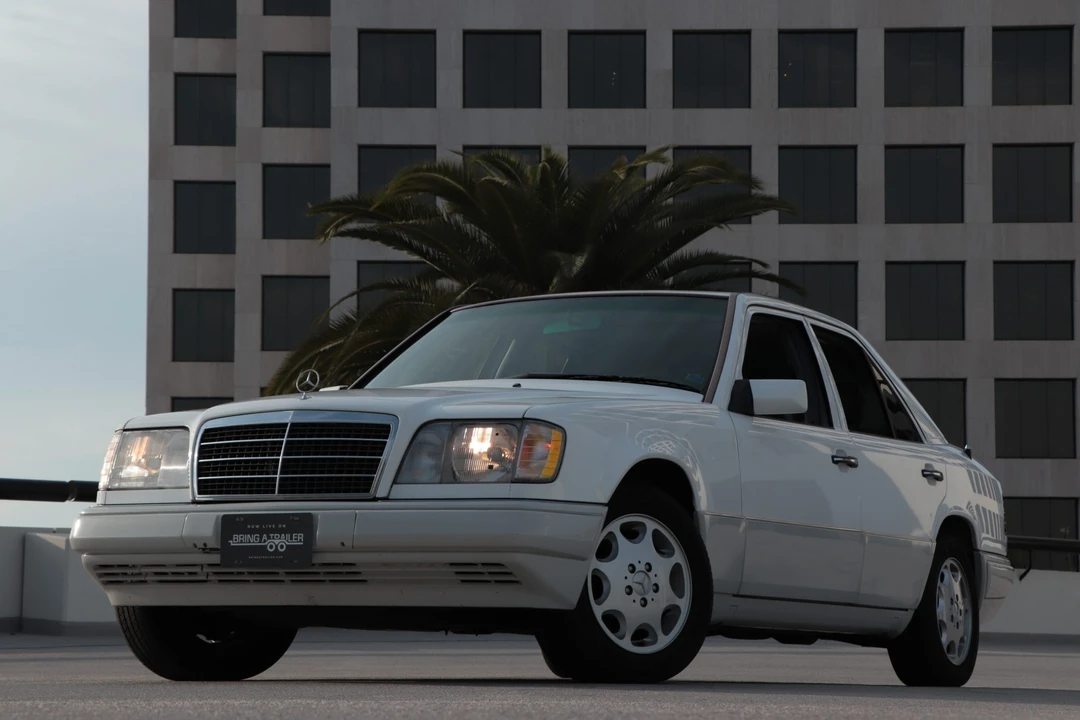 1995 Mercedes-Benz W124 E-Class - Image 2 of 31