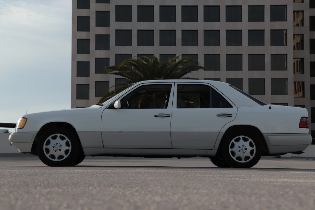 1995 Mercedes-Benz W124 E-Class - Image 12 of 31