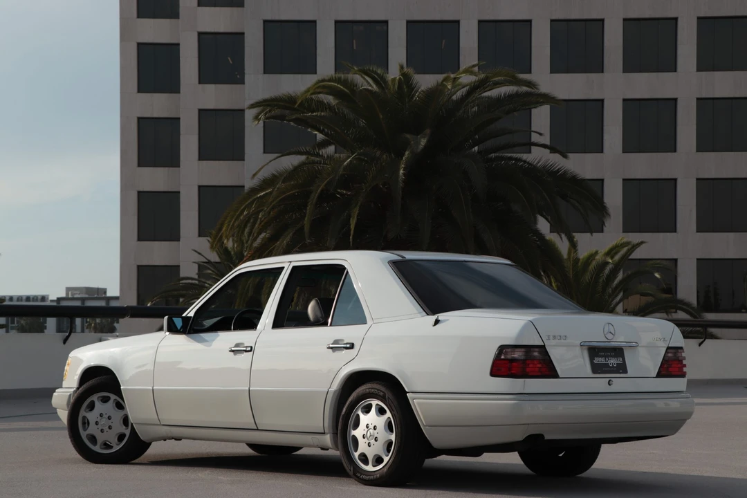 1995 Mercedes-Benz W124 E-Class - Image 11 of 31