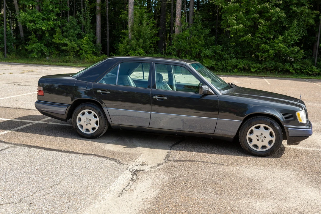 1995 Mercedes-Benz W124 E-Class - Image 8 of 31
