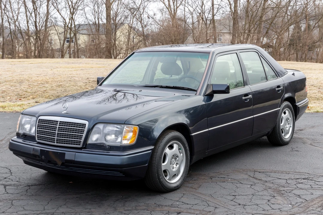 1995 Mercedes-Benz W124 E-Class - Image 2 of 31