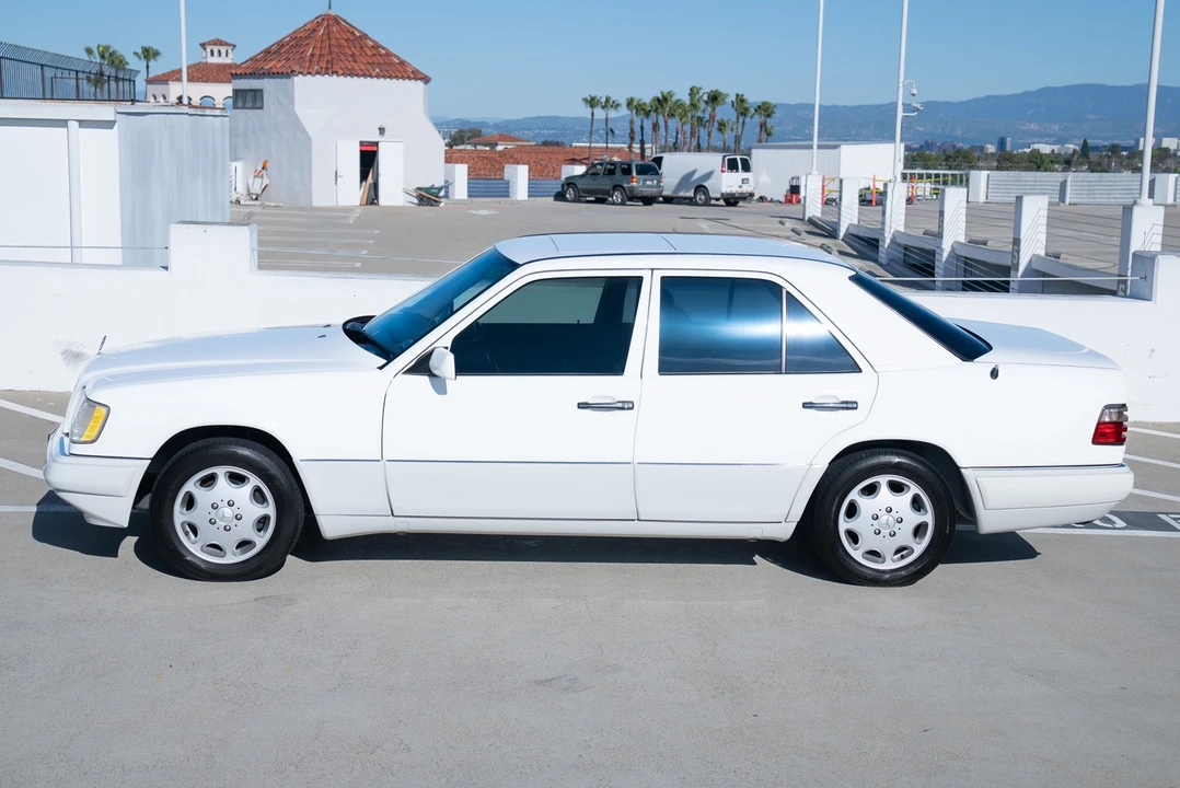 1995 Mercedes-Benz W124 E-Class - Image 6 of 21