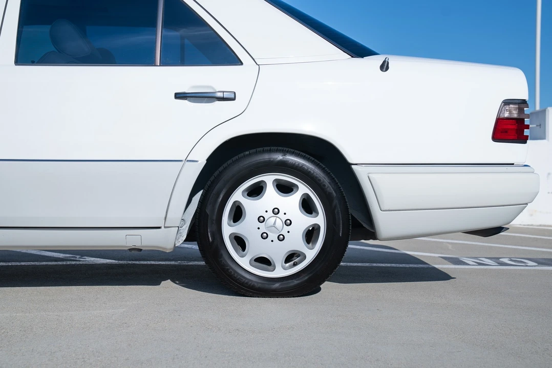 1995 Mercedes-Benz W124 E-Class - Image 8 of 21