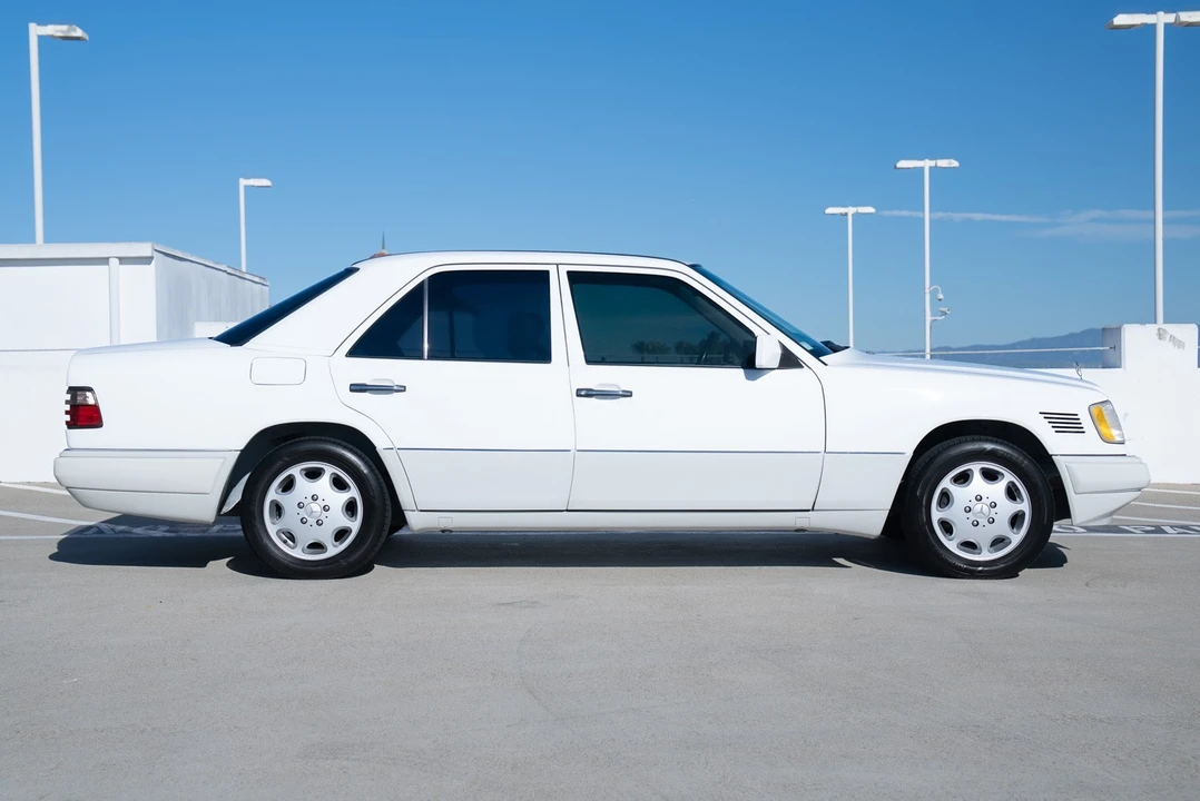 1995 Mercedes-Benz W124 E-Class - Image 17 of 21