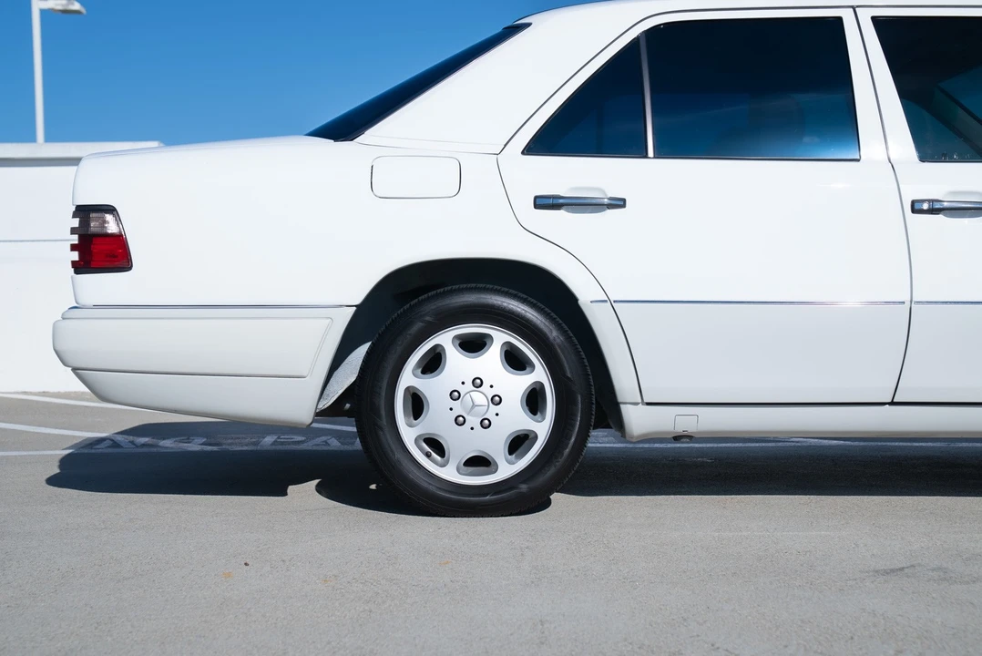 1995 Mercedes-Benz W124 E-Class - Image 19 of 21