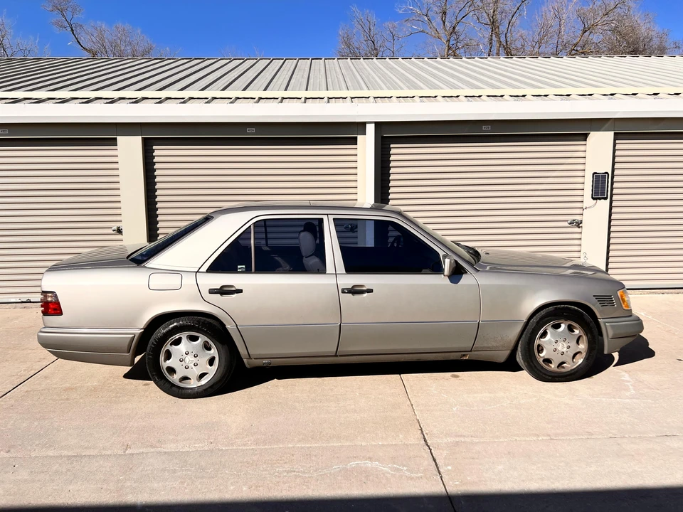 1995 Mercedes-Benz W124 E-Class - Image 11 of 31