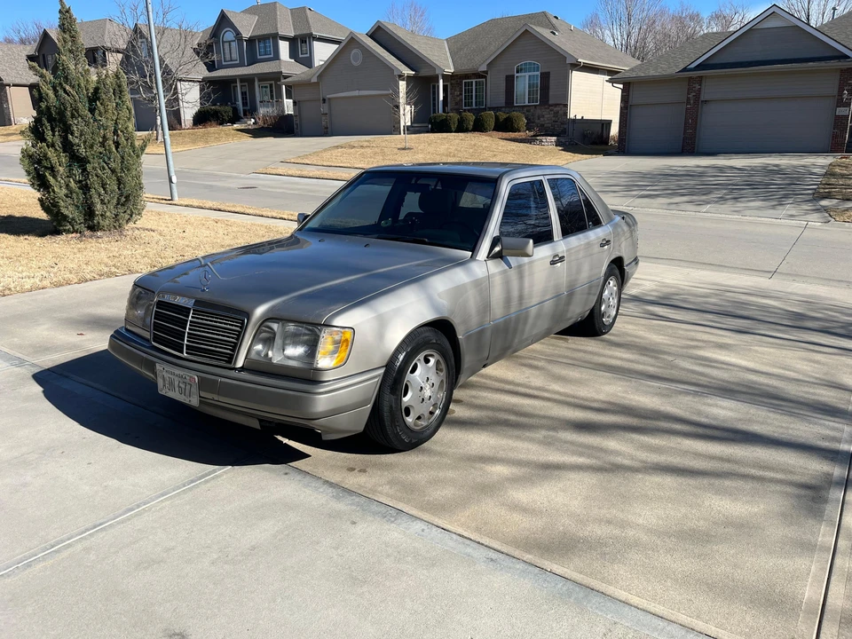 1995 Mercedes-Benz W124 E-Class - Image 14 of 31