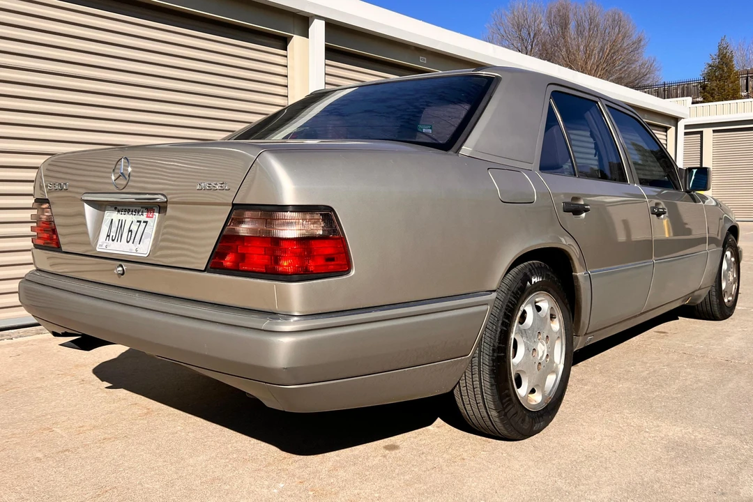 1995 Mercedes-Benz W124 E-Class - Image 4 of 31