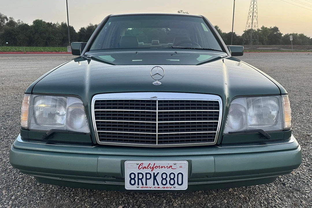 1995 Mercedes-Benz W124 E-Class - Image 2 of 31
