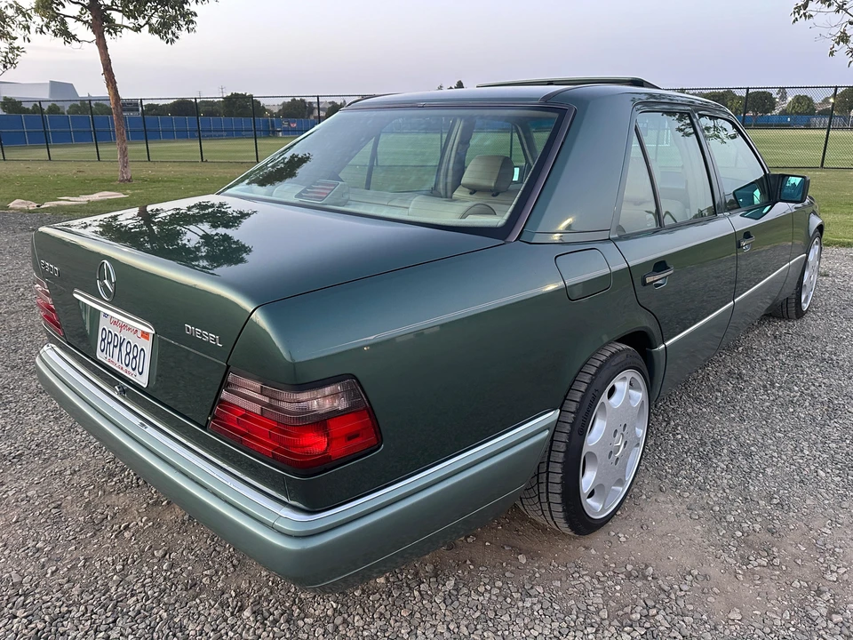 1995 Mercedes-Benz W124 E-Class - Image 12 of 31