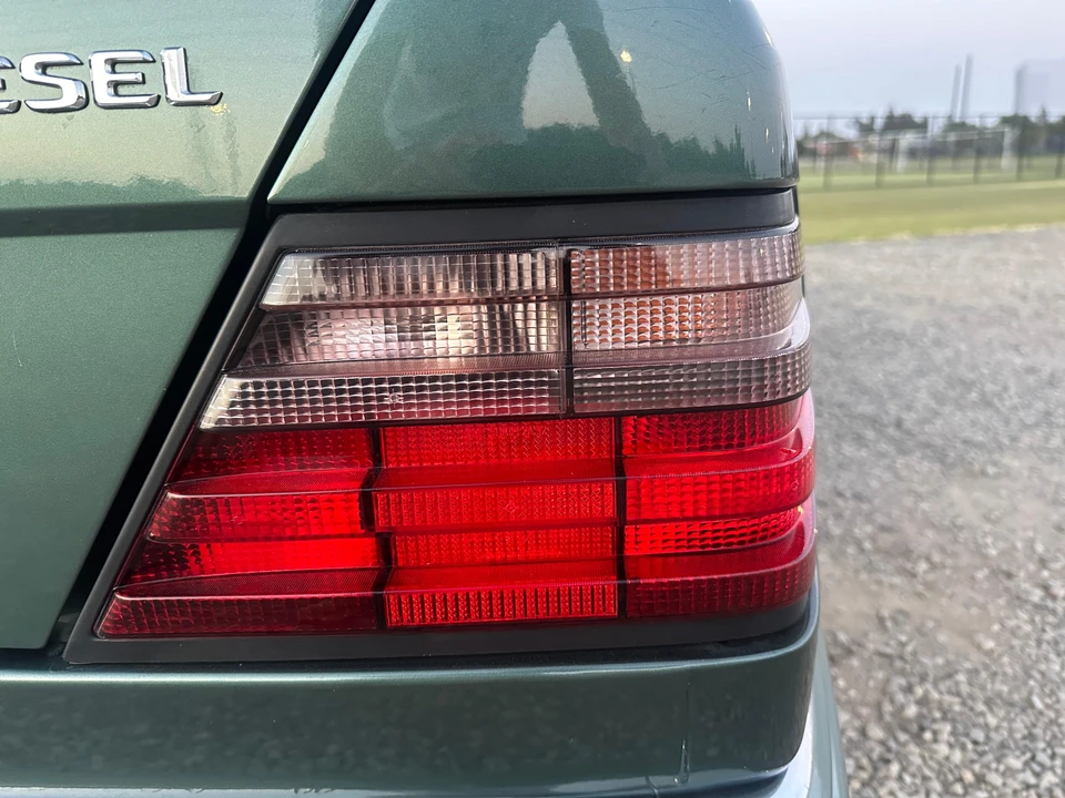 1995 Mercedes-Benz W124 E-Class - Image 30 of 31