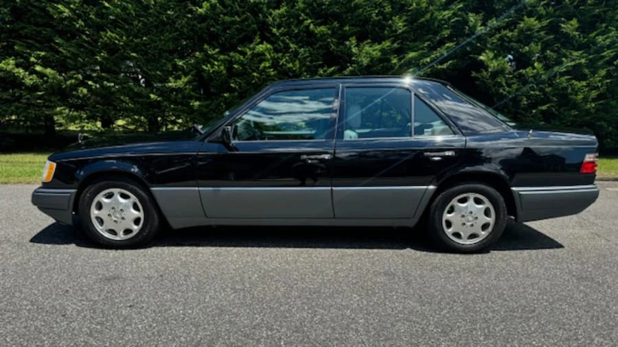1995 Mercedes-Benz W124 E-Class - Image 2 of 23