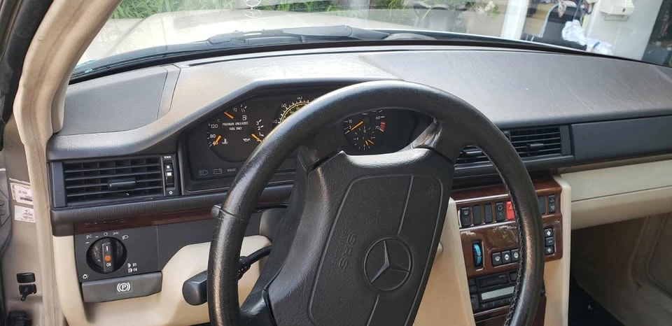 1995 Mercedes-Benz W124 E-Class - Image 12 of 14