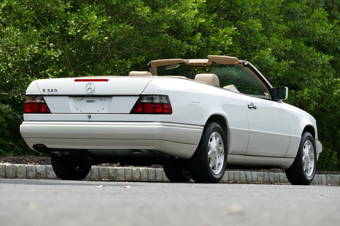 1995 Mercedes-Benz W124 E-Class - Image 13 of 31