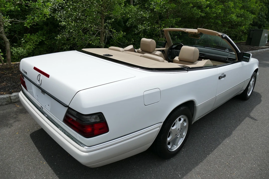1995 Mercedes-Benz W124 E-Class - Image 12 of 31