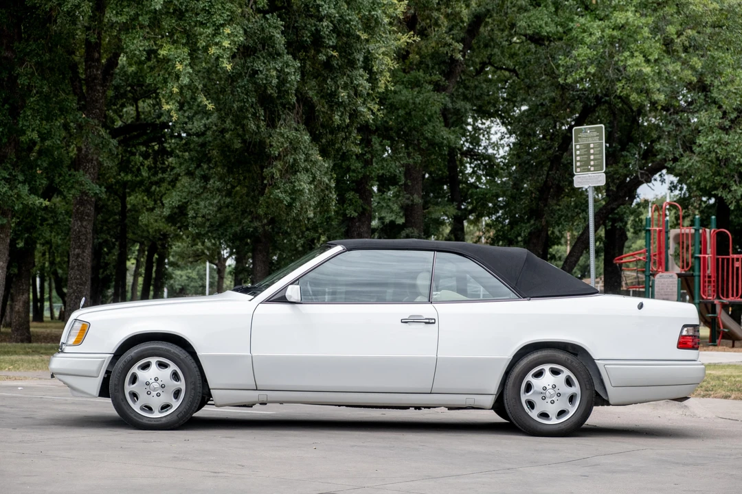 1995 Mercedes-Benz W124 E-Class - Image 12 of 31