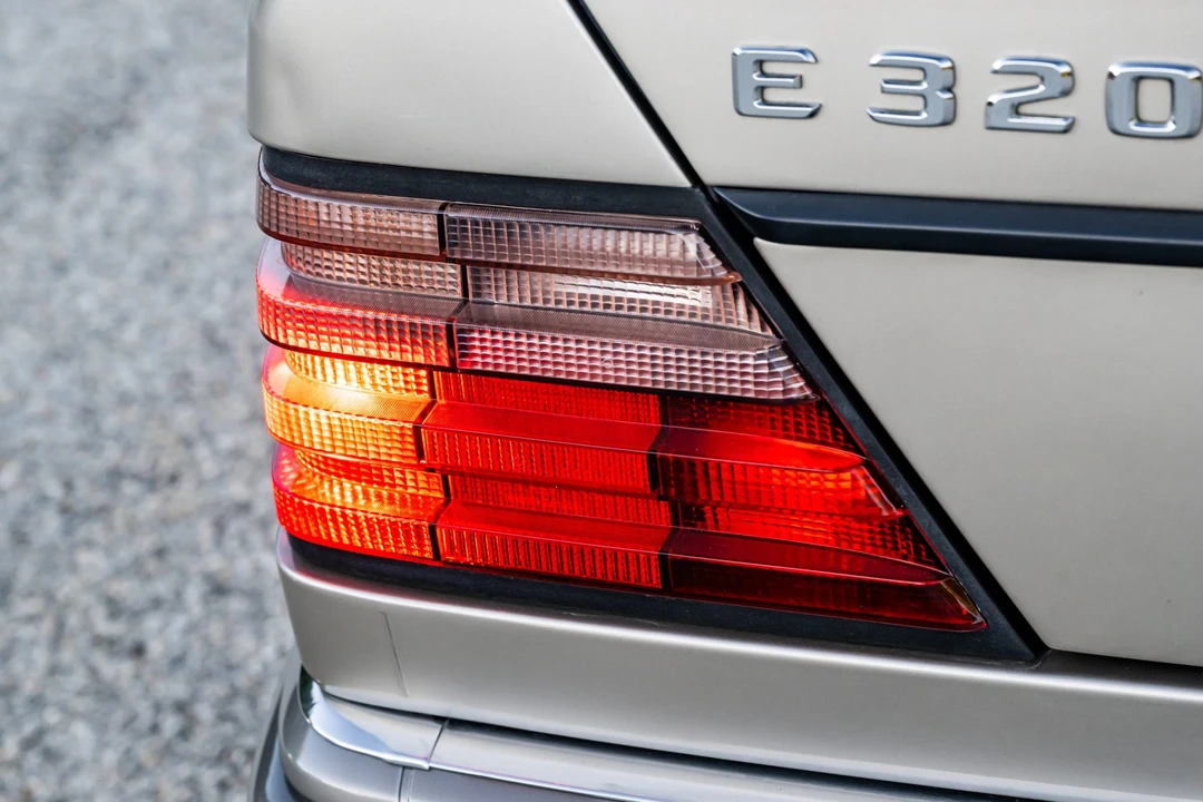 1995 Mercedes-Benz W124 E-Class - Image 23 of 31