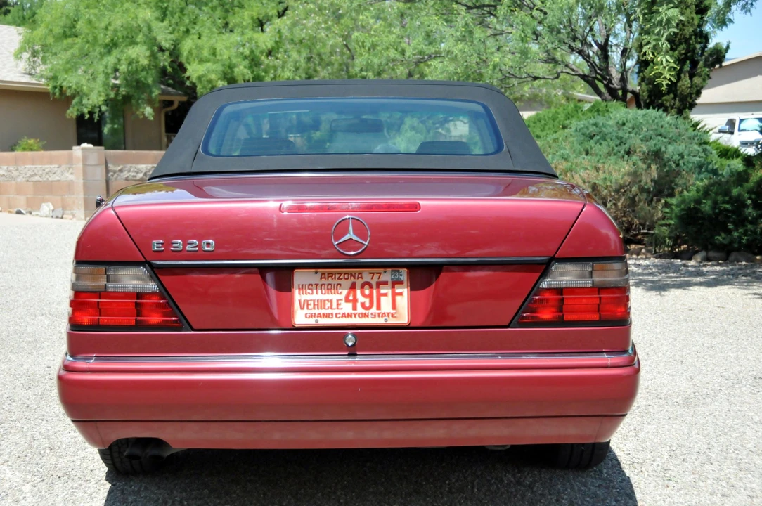 1995 Mercedes-Benz W124 E-Class - Image 8 of 31
