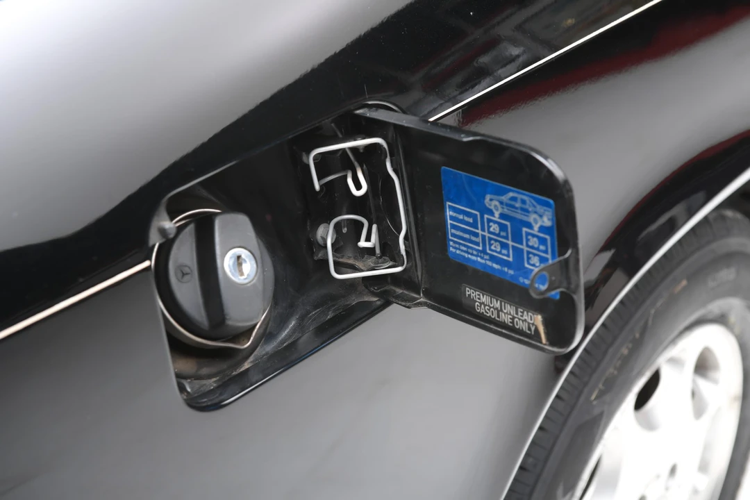 1995 Mercedes-Benz W124 E-Class - Image 25 of 31