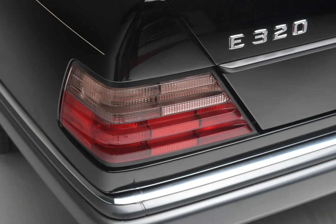 1995 Mercedes-Benz W124 E-Class - Image 15 of 31