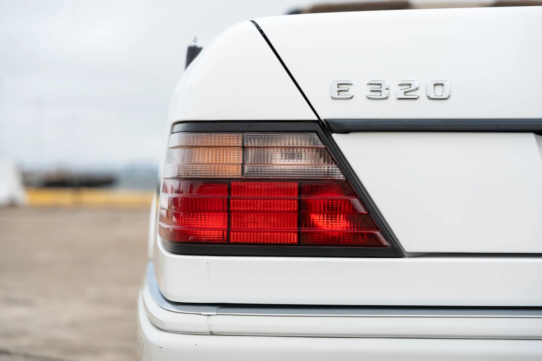 1995 Mercedes-Benz W124 E-Class - Image 13 of 31