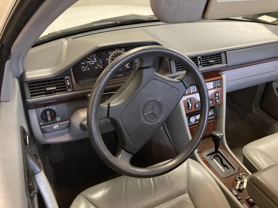 1995 Mercedes-Benz W124 E-Class - Image 23 of 31