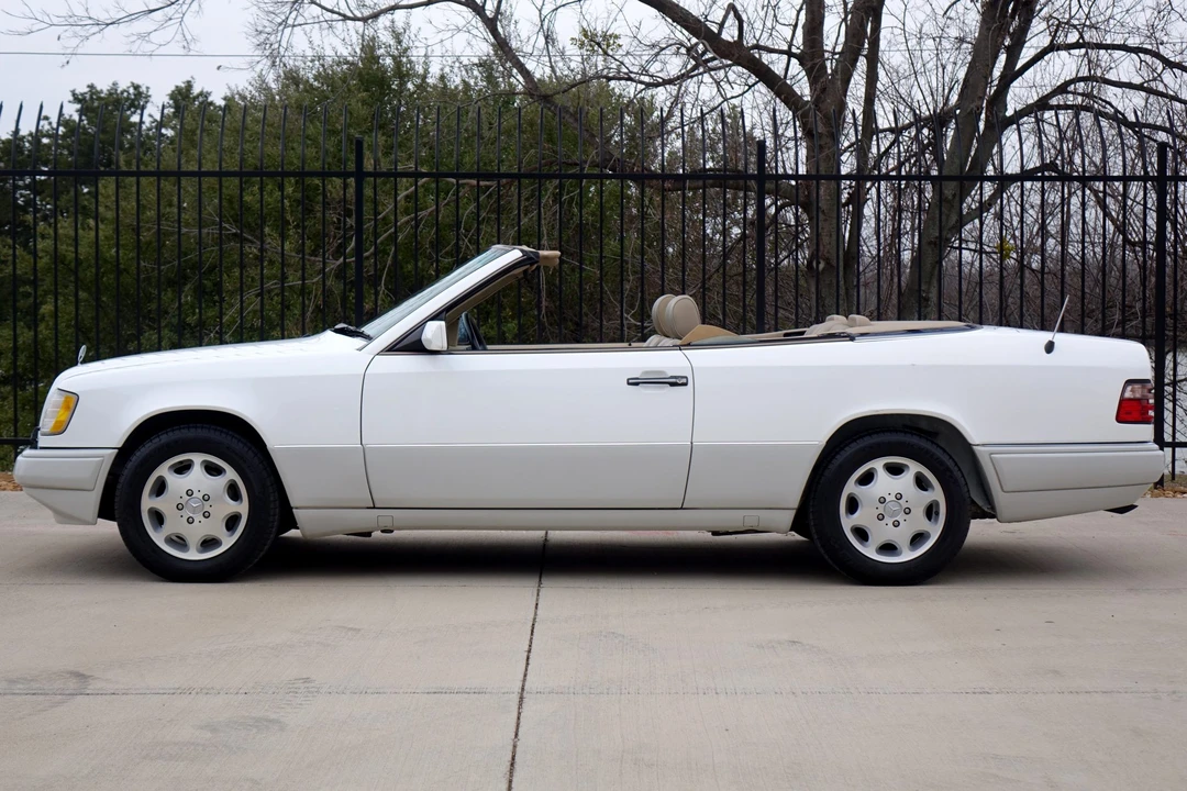 1995 Mercedes-Benz W124 E-Class - Image 2 of 31