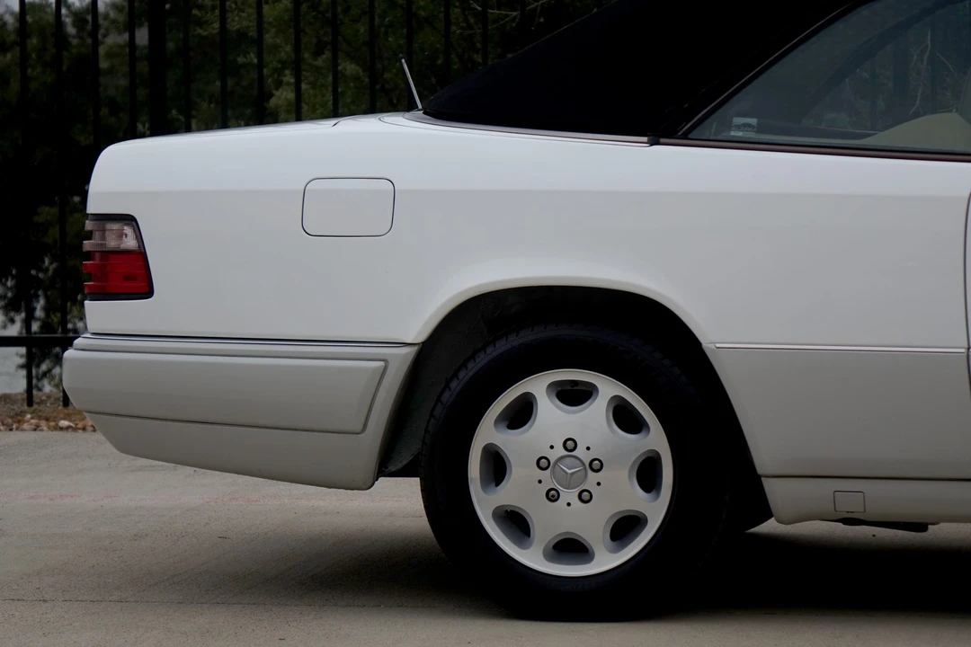 1995 Mercedes-Benz W124 E-Class - Image 29 of 31