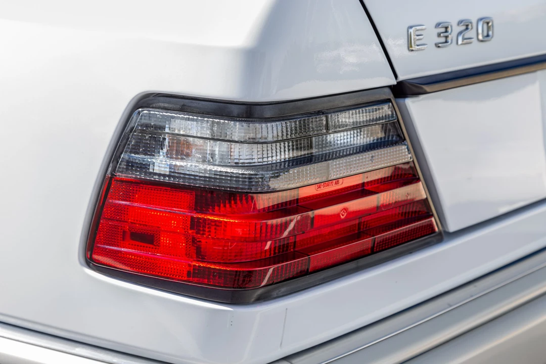 1995 Mercedes-Benz W124 E-Class - Image 30 of 31