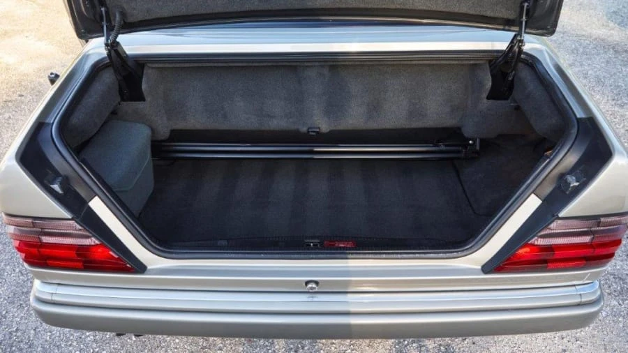 1995 Mercedes-Benz W124 E-Class - Image 13 of 14