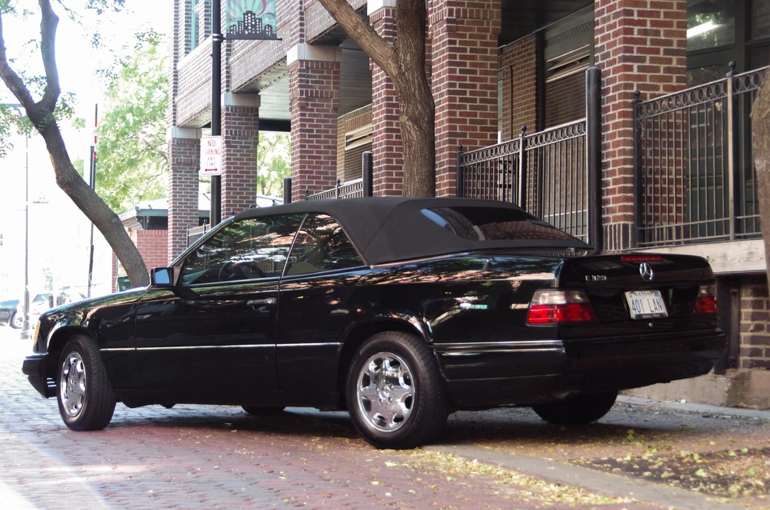 1995 Mercedes-Benz W124 E-Class - Image 13 of 31