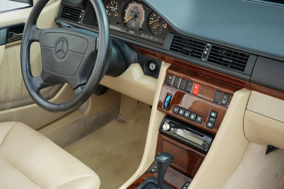 1995 Mercedes-Benz W124 E-Class - Image 10 of 20