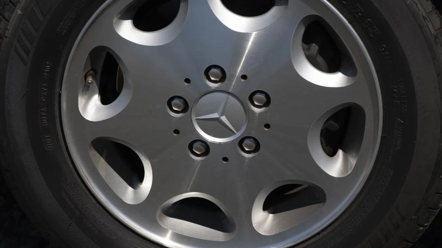 1995 Mercedes-Benz W124 E-Class - Image 16 of 25