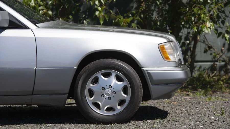 1995 Mercedes-Benz W124 E-Class - Image 18 of 25