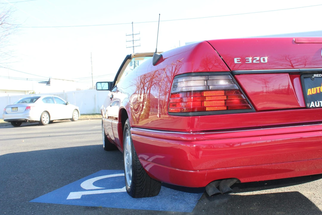1995 Mercedes-Benz W124 E-Class - Image 16 of 31