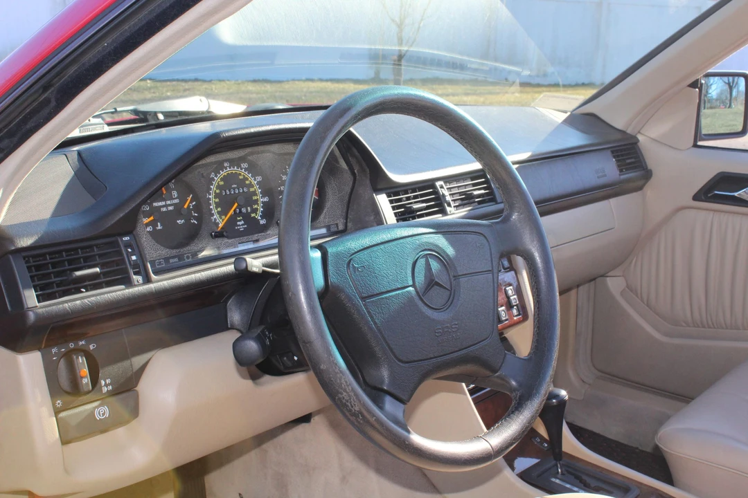 1995 Mercedes-Benz W124 E-Class - Image 23 of 31