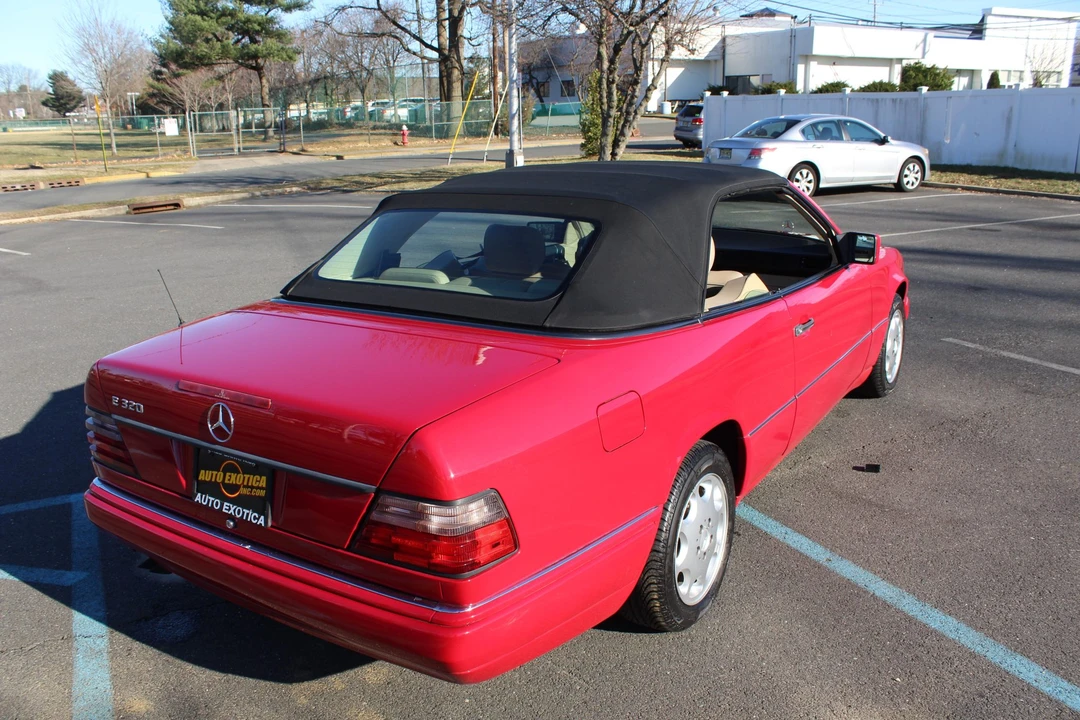 1995 Mercedes-Benz W124 E-Class - Image 11 of 31