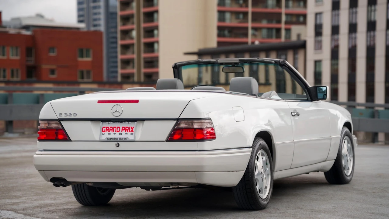 1995 Mercedes-Benz W124 E-Class - Image 13 of 31