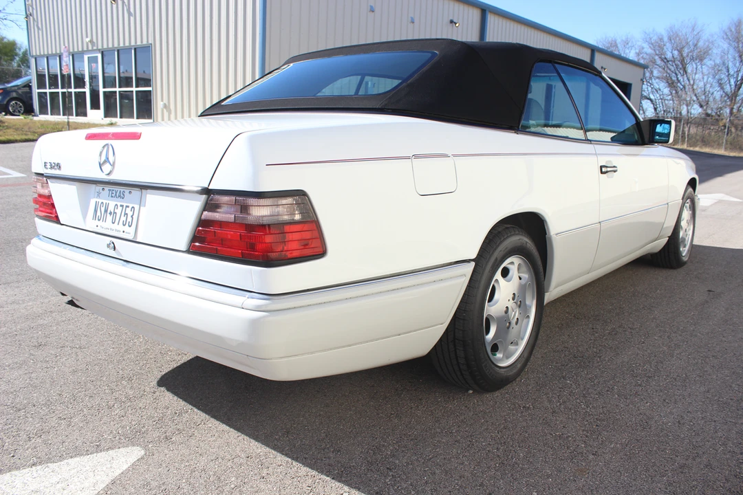 1995 Mercedes-Benz W124 E-Class - Image 18 of 31