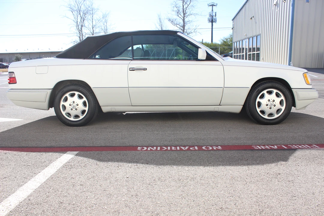 1995 Mercedes-Benz W124 E-Class - Image 2 of 31