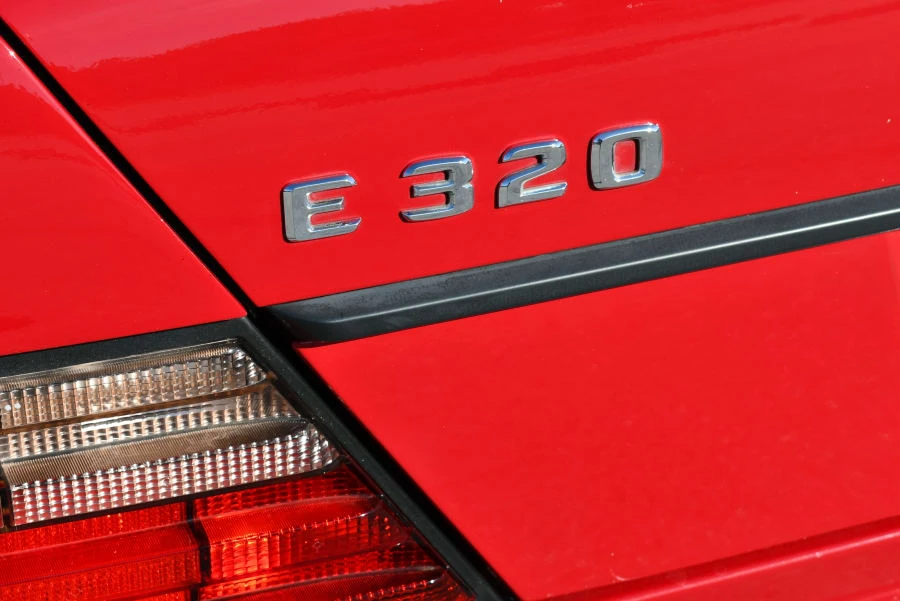 1995 Mercedes-Benz W124 E-Class - Image 11 of 23